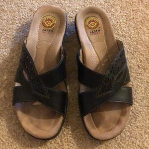 Earth Spirit Carly Black Leather Slide Sandal 7.5